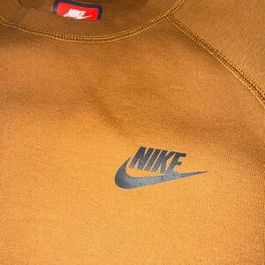 Men’s Nike Crew Sweatshirt- size small
